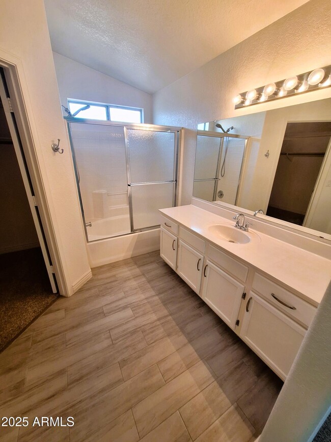 Building Photo - 8512 W Tuckey Ln