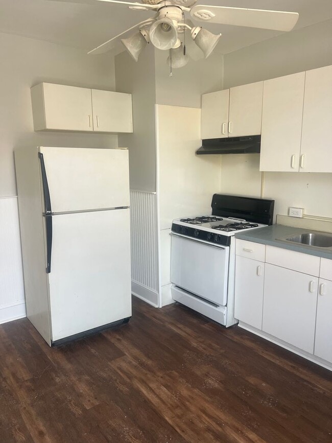 Building Photo - Spacious & Stylish 2-Bedroom Apartment with Modern Amenities – Ideal Location!