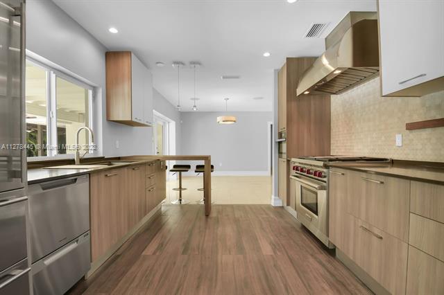 Building Photo - 11905 SW 67th Ave