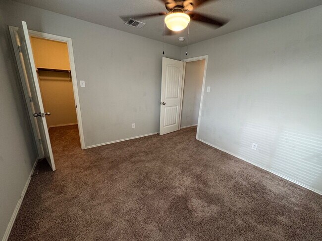 Building Photo - ***50% OFF FIRST FULL MONTH'S RENT!*** Thr...