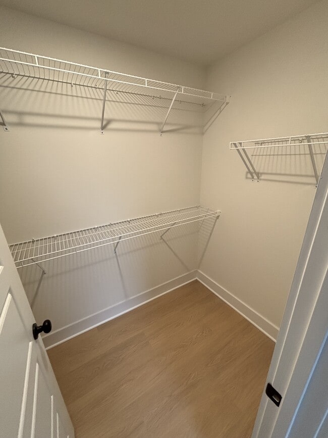 Building Photo - 921 Alberta Dr