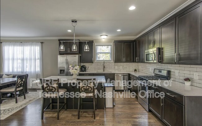Building Photo - 903 Cheatham Pl