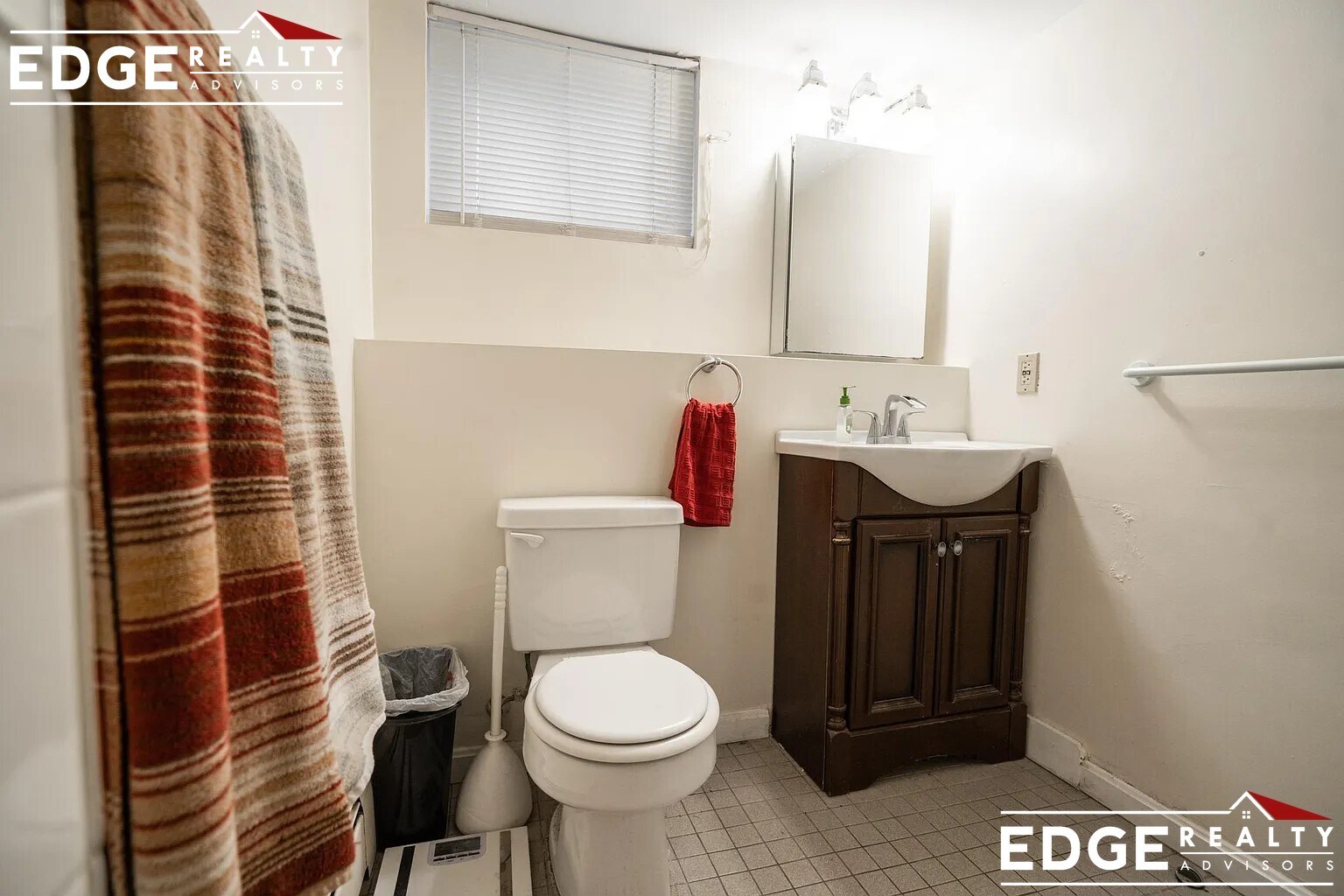 Building Photo - 2 Hingham St