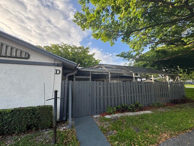 Building Photo - 1148 Summit Trail Cir