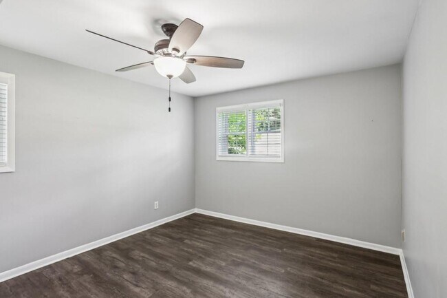 Building Photo - 2647 Hatfield Cir SE