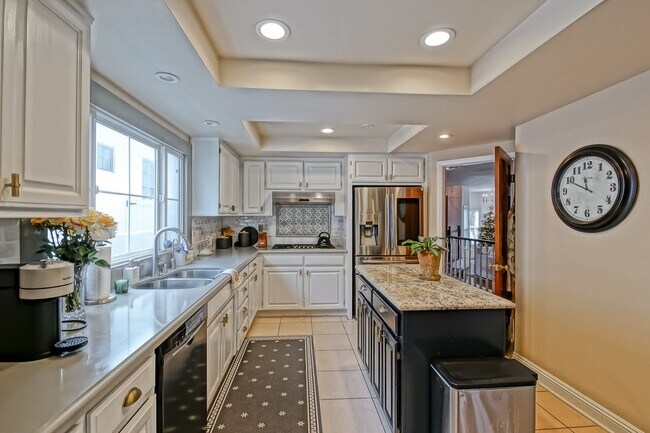 Building Photo - CHARMING & SPACIOUS, 5BR3.5BA HOME W/ PRIVATE YARD, BALCONY & SPRAWLING LIVING SPACE NEXT TO SAND...