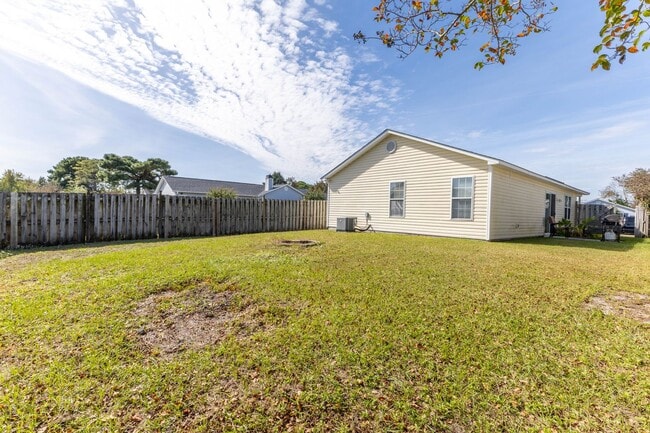 Building Photo - READY SOON! Beautifully Updated 3BR/2BA Ho...