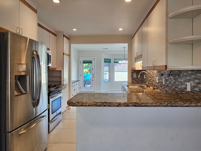 Building Photo - 3 spacious bedrooms and 3 bathrooms in Popular Encino location