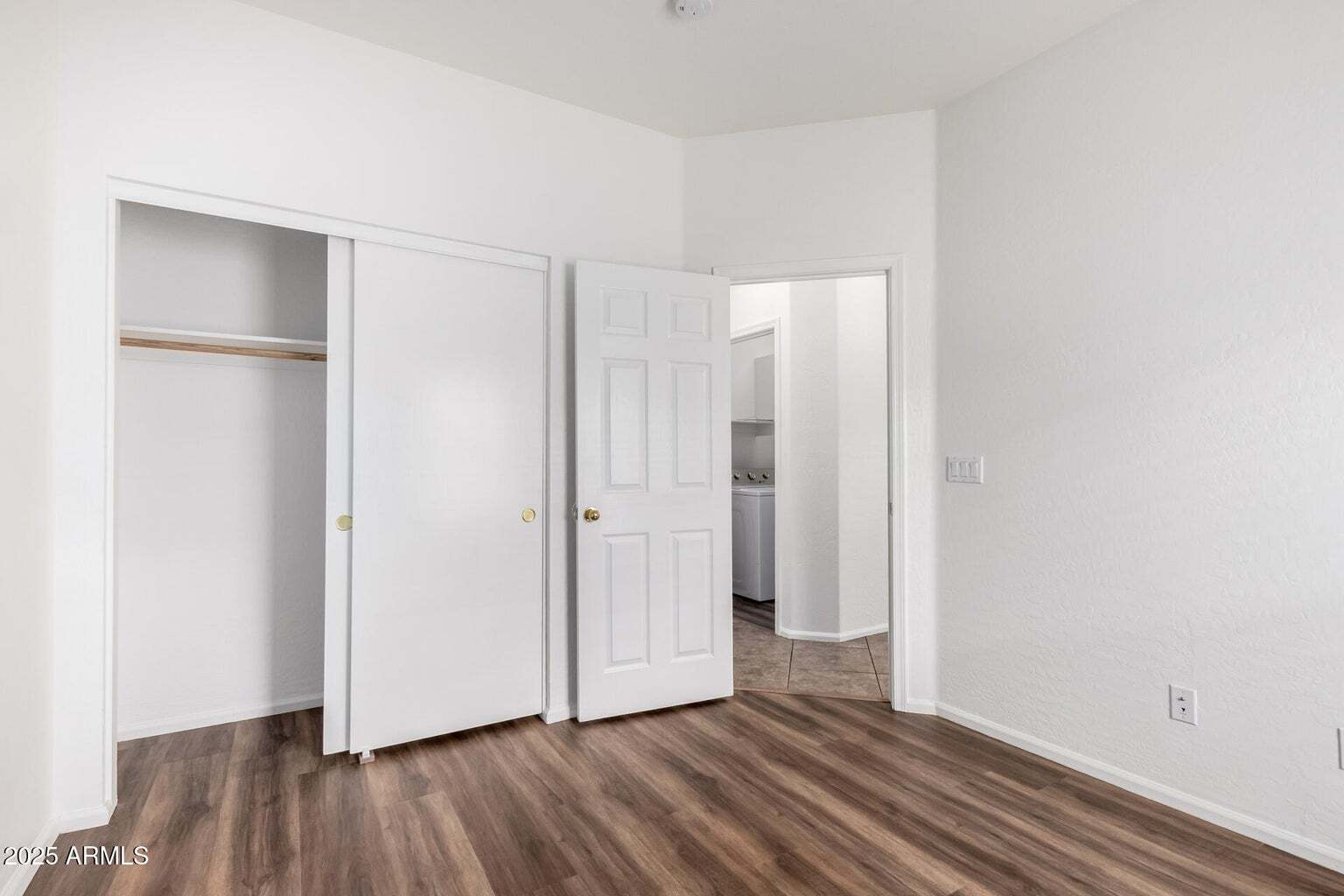 Building Photo - 2556 W Amber Sun Dr