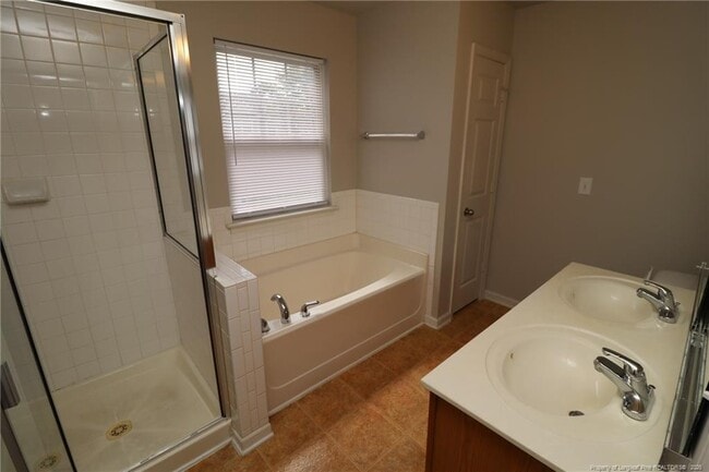 Building Photo - 5110 Neuse Commons Ln