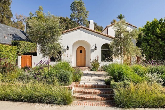 Building Photo - 738 San Lorenzo St