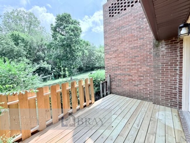 Building Photo - 411 Parkridge Dr