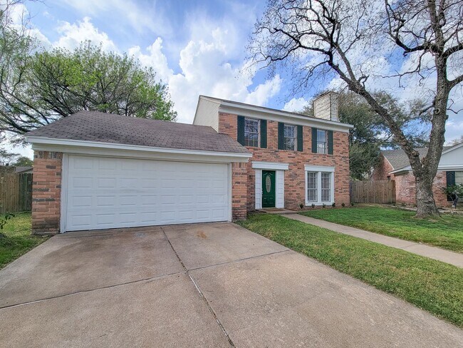 Building Photo - Welcome home to a bright & spacious retreat in sought-after Steeplechase where comfort, function ...