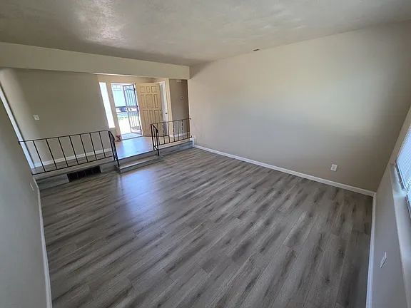 Building Photo - This charming newly renovated home has 3 bedrooms and 2 full bathroom.