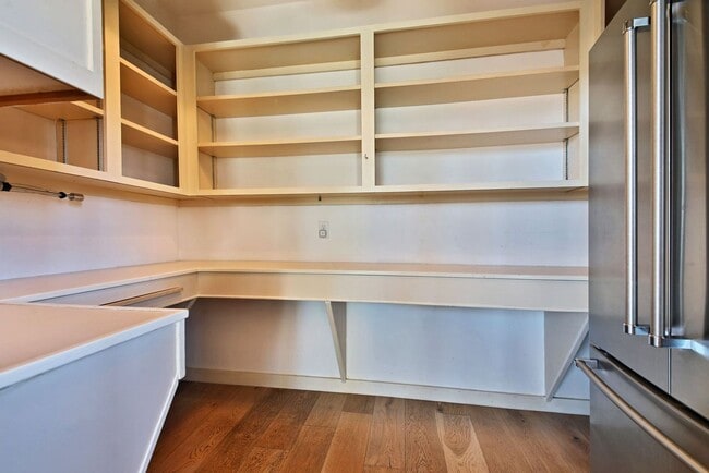 Building Photo - One Of A Kind Freeland Home with Two Seper...