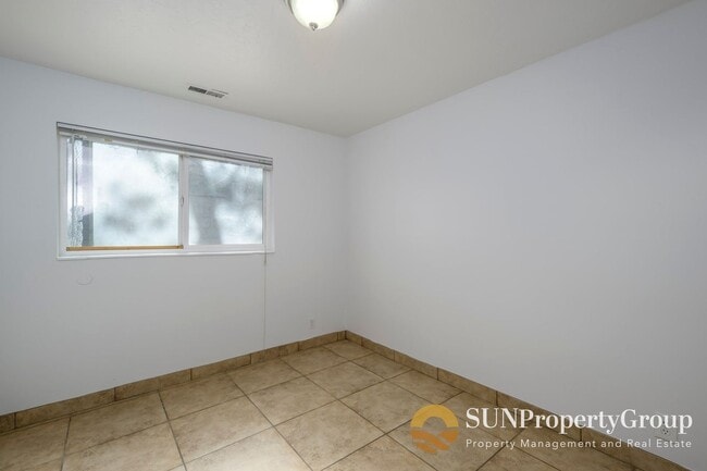 Building Photo - Duplex In Great West Valley Area