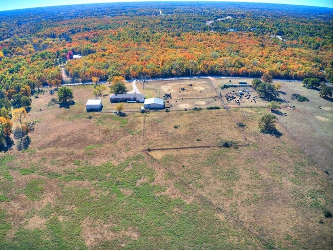 Building Photo - Beautiful 3 bed 2.5 bath home in the Country