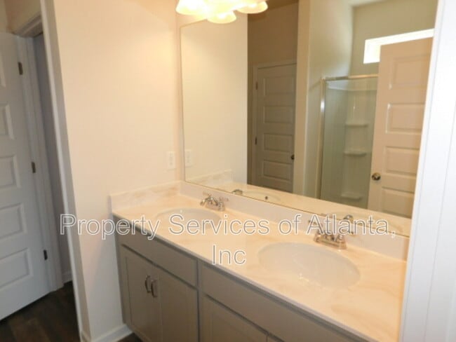 Building Photo - 246 Dupont Dr