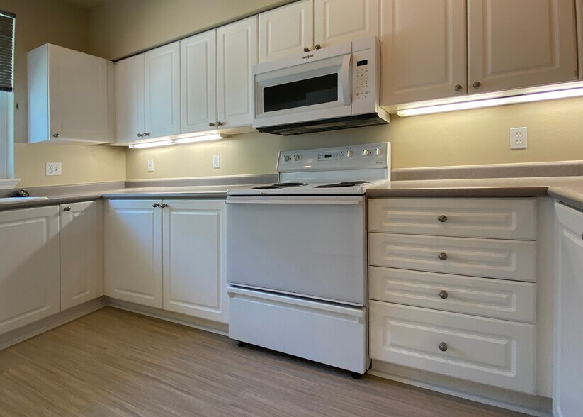 Building Photo - 16125 Juanita Woodinville Way NE