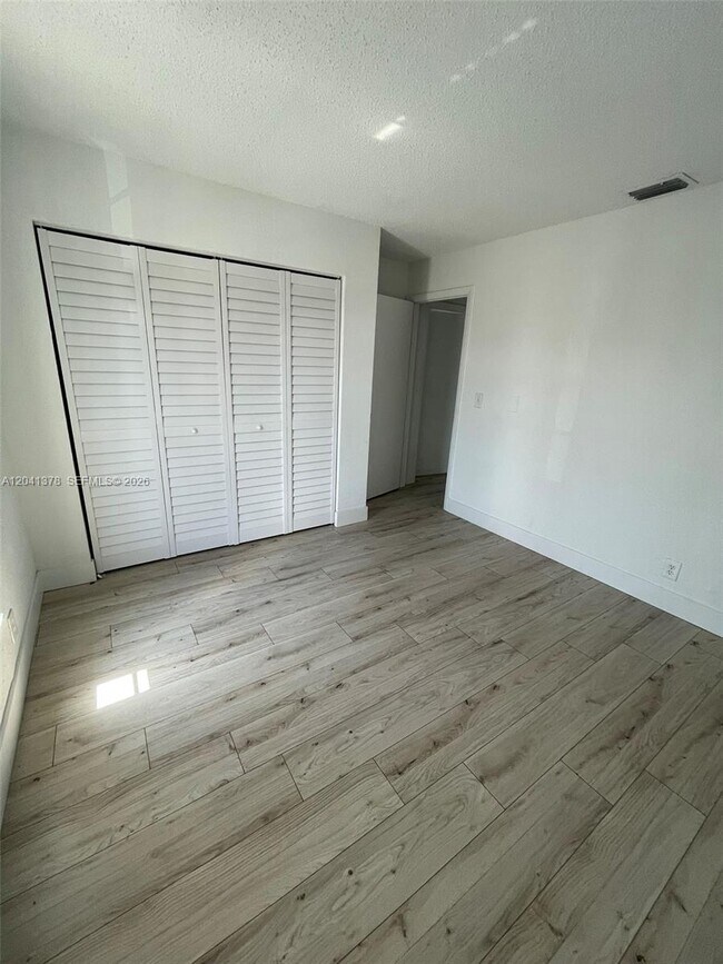 Building Photo - 2580 Coral Springs Dr