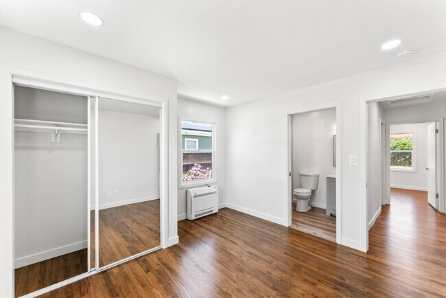 Building Photo - Nicely Remodeled 3 Bed 2 Bath in West Chul...