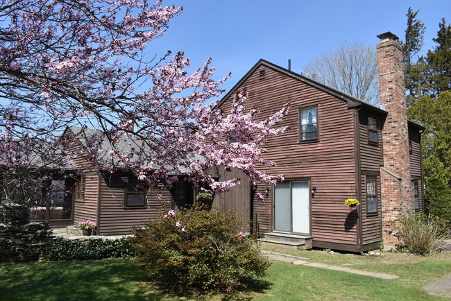 Building Photo - 33 Hartford Ave