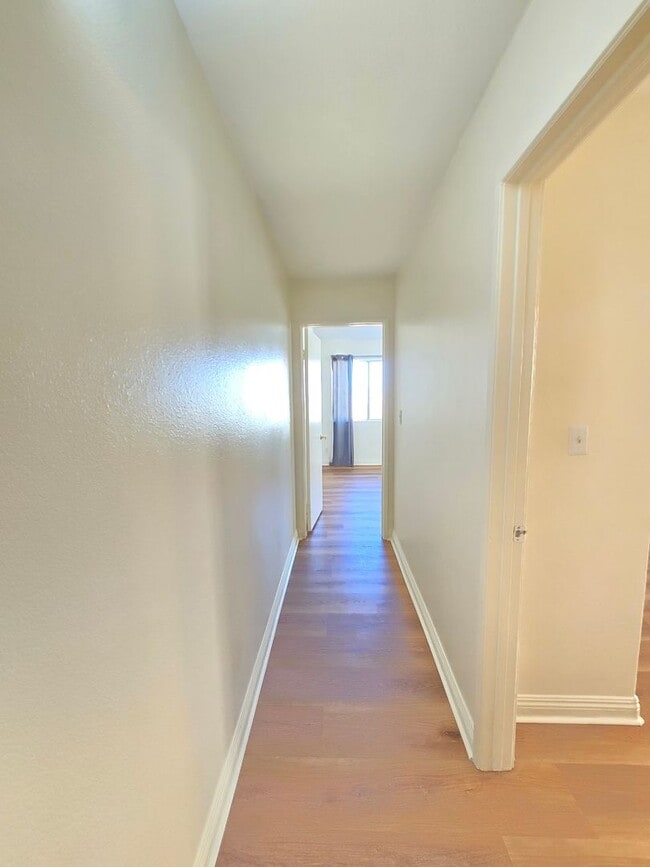 Building Photo - 4 bedroom / 2 bathroom / Open Floor Plan House/ New Vinyl Flooring throughout the house