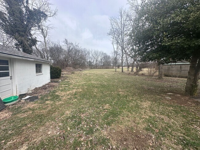 Building Photo - 3 bed, 2 full bath House in 40218 - $2,000/month