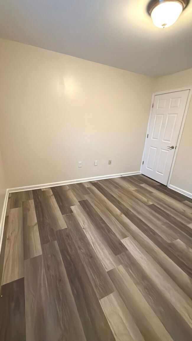 Building Photo - Brook Bend Way