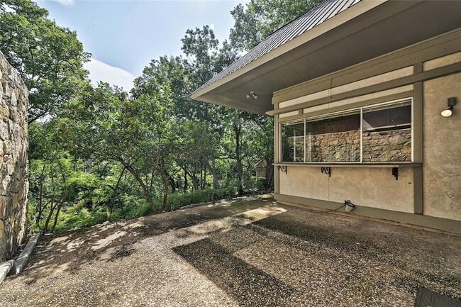 Building Photo - 6305 Shadow Valley Dr