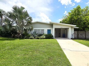 Building Photo - Fabulous 3 bed/ 2 bath Pool Home in South Sarasota ~ Coming March!
