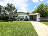 Building Photo - Fabulous 3 bed/ 2 bath Pool Home in South Sarasota ~ Coming March!