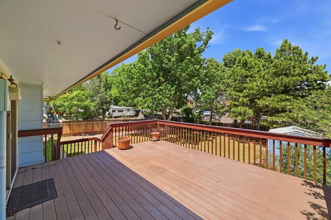 Building Photo - $1,995.95 4-bed, 1.5 bath, located in Colorado Springs with a large back yard