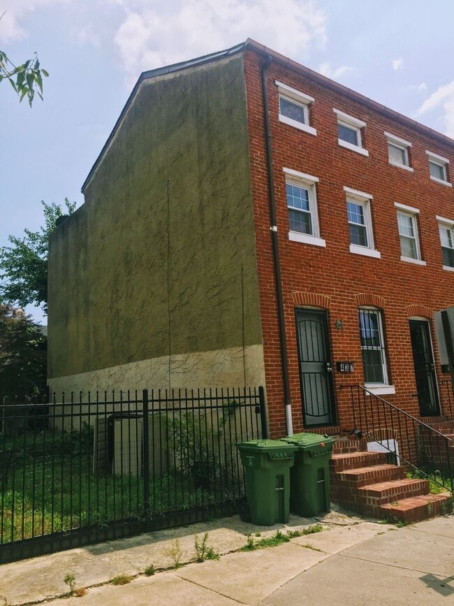 Building Photo - Lovely & Renovated Seton Hill 2bd + den/2b...
