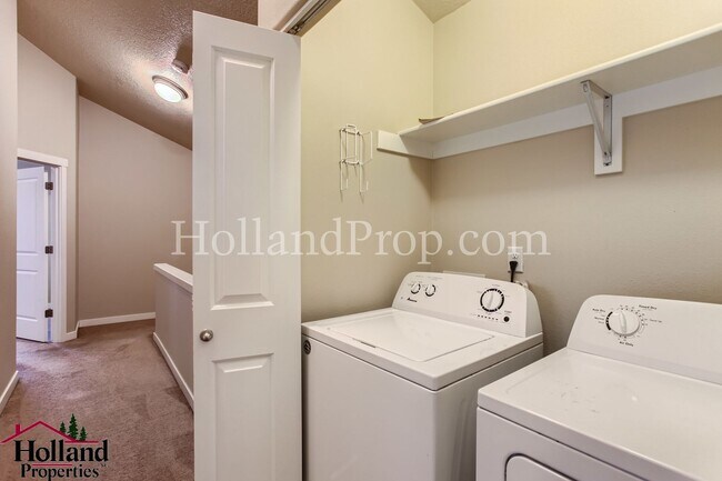Building Photo - Beautiful Home With Balcony and Great Location! ** NEW PRICE $2,595 and REDUCED SECURITY DEPOSIT **