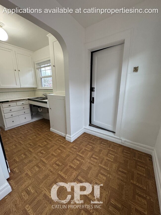 Building Photo - 1529 20th Ave