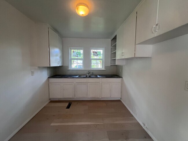 Building Photo - Home for rent close to Tinker AFB and I-240