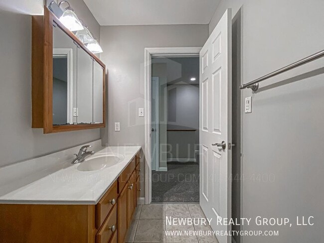 Building Photo - 135 Banksville Pl