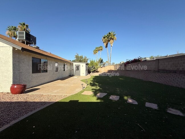 Building Photo - 6502 E Grandview Dr