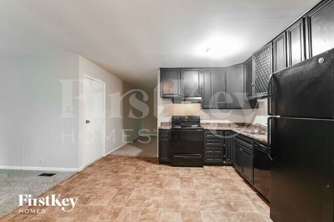 Building Photo - 6020 Wedgewood Way