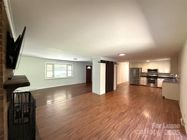 Building Photo - 7045 Ridge Ln Rd