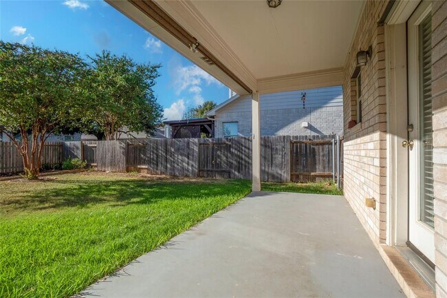 Building Photo - 9516 Castle Pines Dr