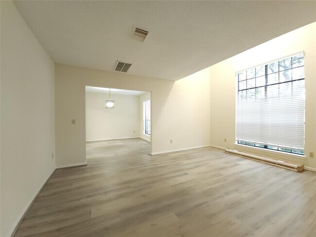 Building Photo - 3226 Country Club Blvd