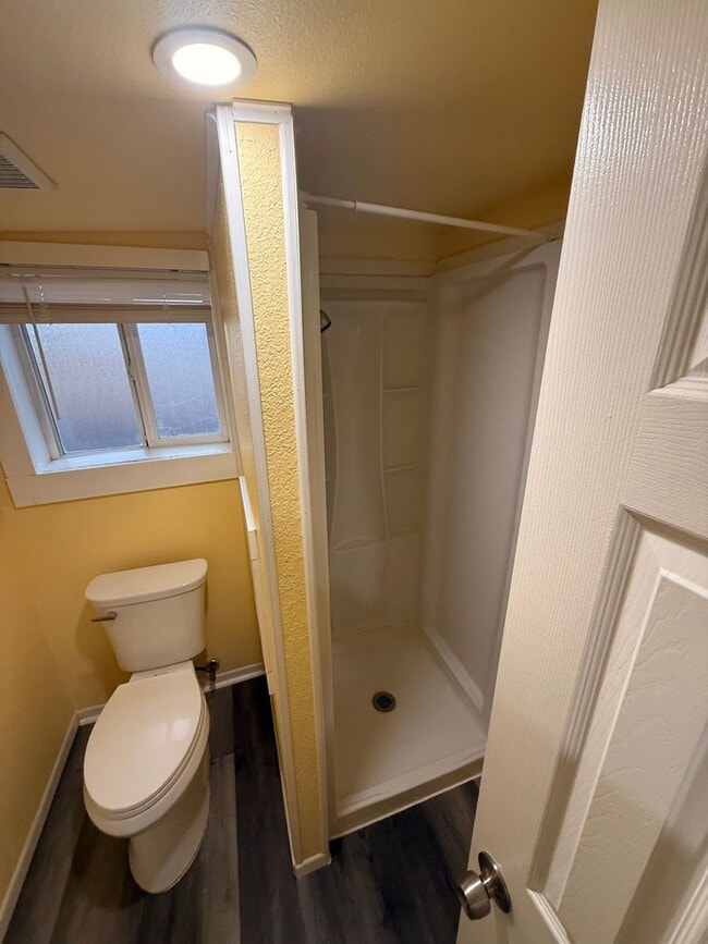 Building Photo - Pet friendly, Cozy 2bdrm 1 bath