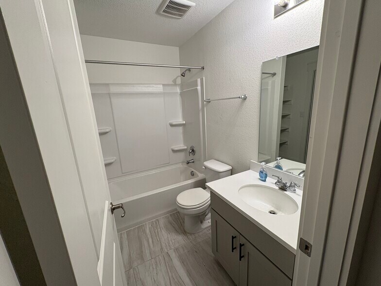 Building Photo - 7408 Sparkling Light Dr