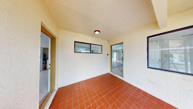 Building Photo - 609 White Water Dr