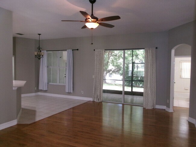 Building Photo - 12415 Lake Valley Dr