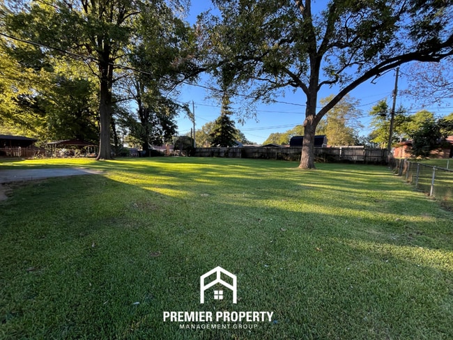 Building Photo - 1624 Nellie Rd