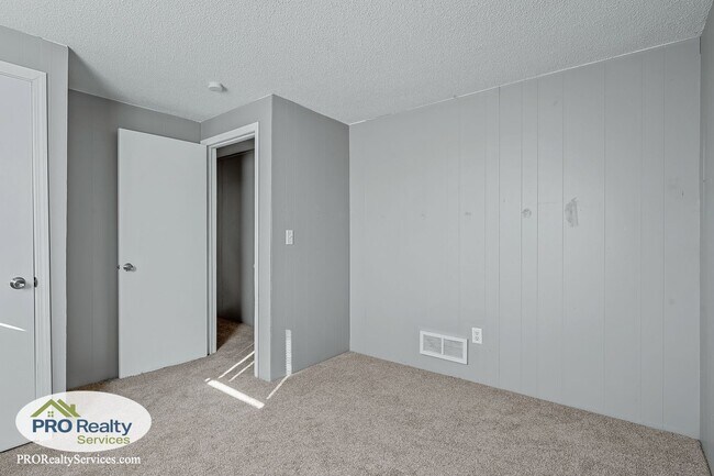 Building Photo - 4 Bedroom Home in Anoka