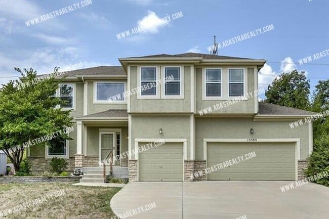 Primary Photo - Gorgeous Home in Northwest Olathe-Availabl...